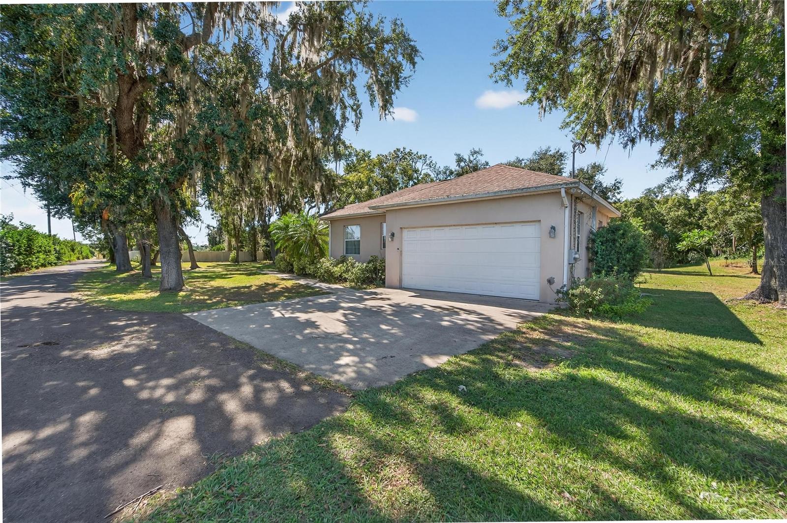 Garage at 332 Holloway Rd, Plant City