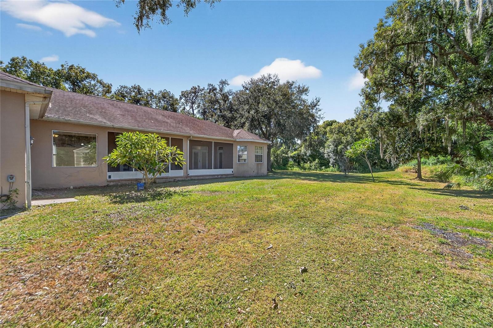 Rear at 332 Holloway Rd, Plant City