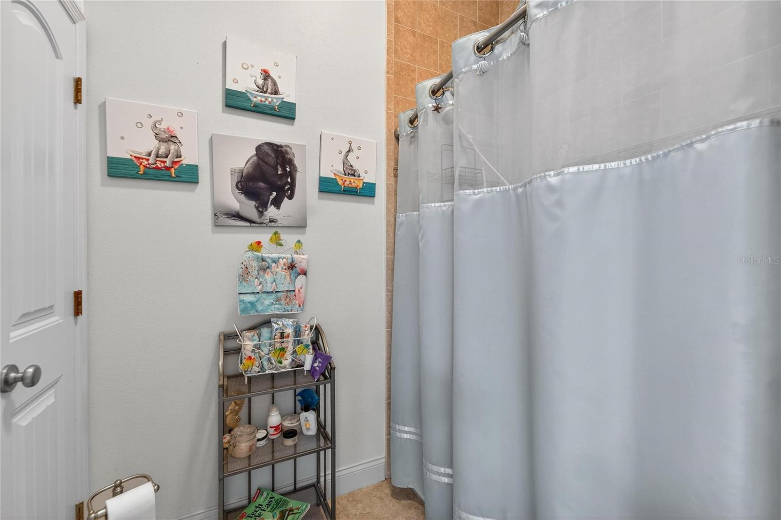 Guest bath at 332 Holloway Rd, Plant City