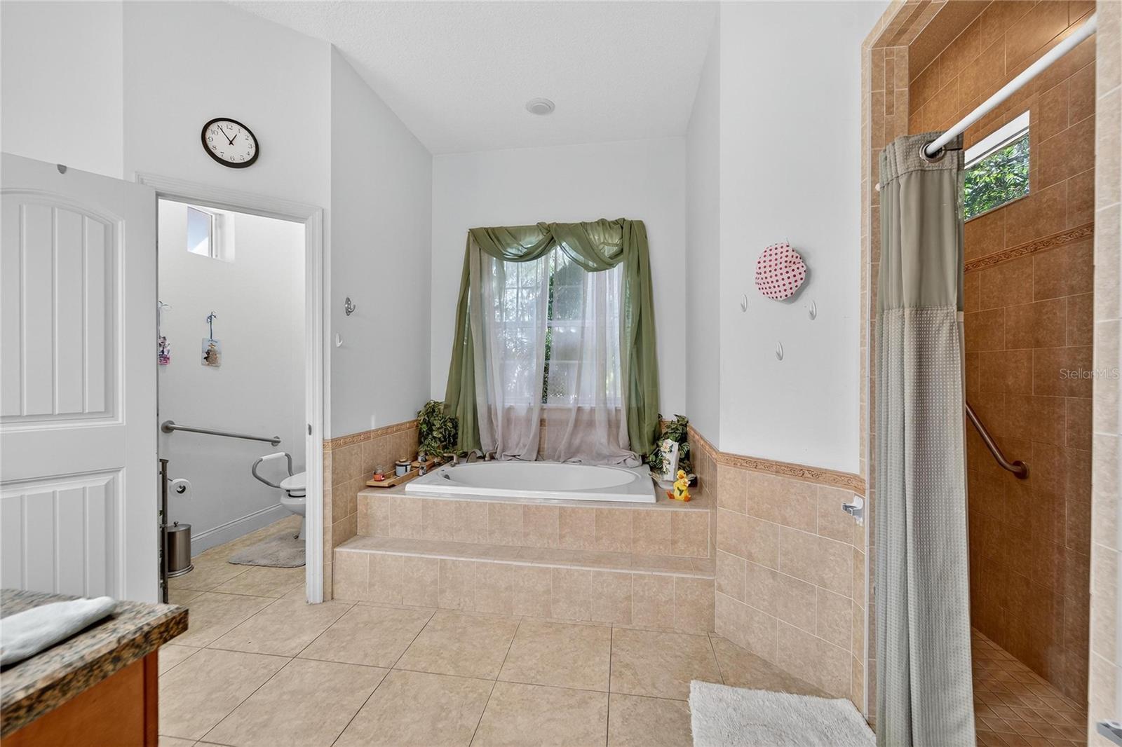 Master bath at 332 Holloway Rd, Plant City