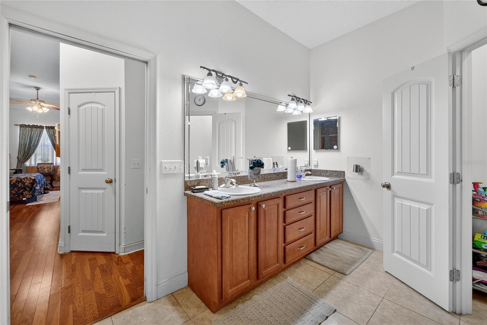 Master bath at 332 Holloway Rd, Plant City