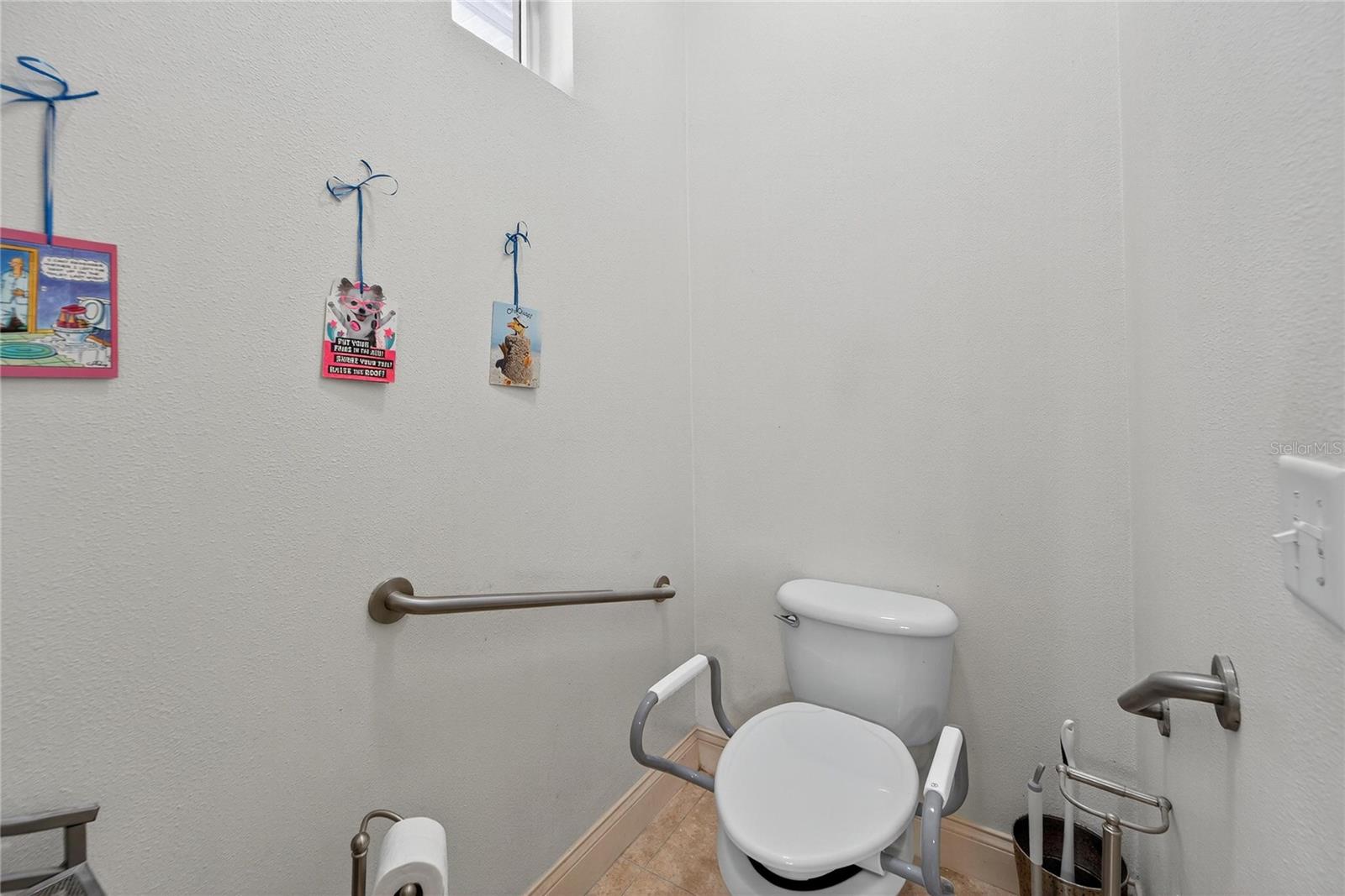 Master bath water closet at 332 Holloway Rd, Plant City