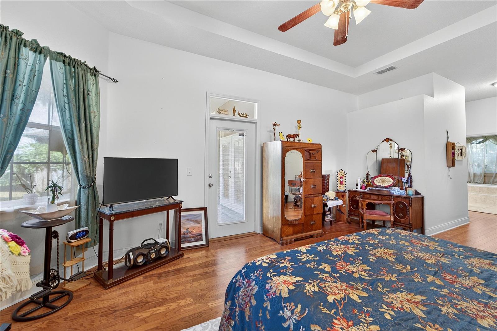 Master bedroom at 332 Holloway Rd, Plant City
