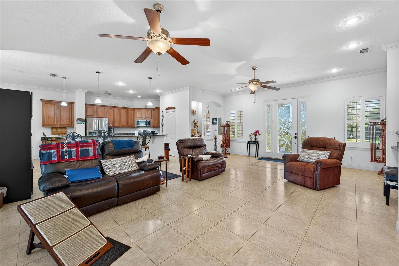 Living room at 332 Holloway Rd, Plant City