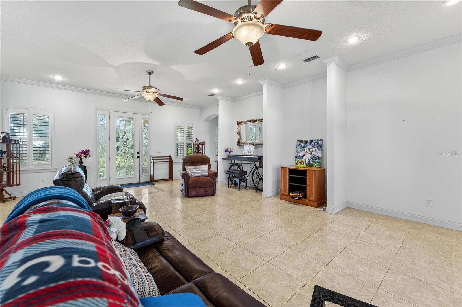 Living room at 332 Holloway Rd, Plant City