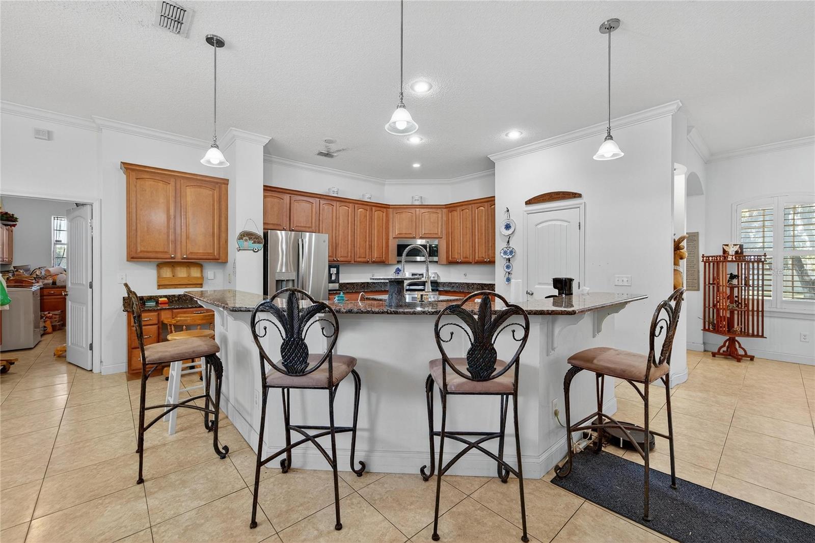 Eat-at bar at 332 Holloway Rd, Plant City