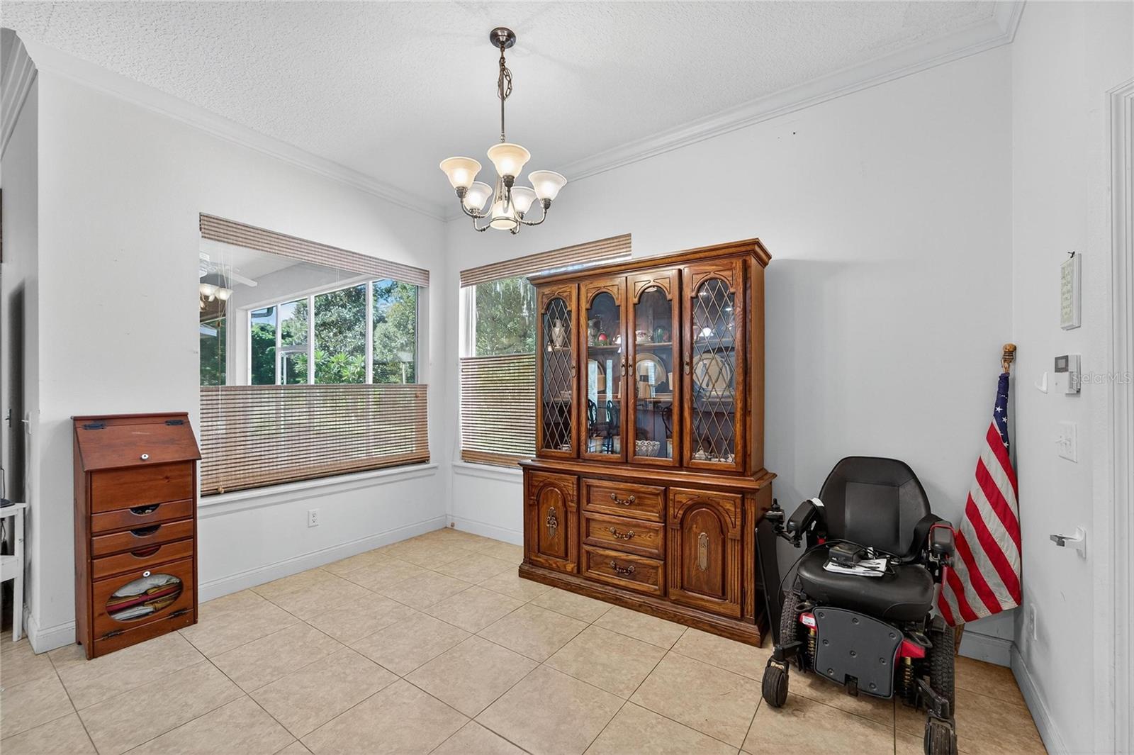 Dining at 332 Holloway Rd, Plant City