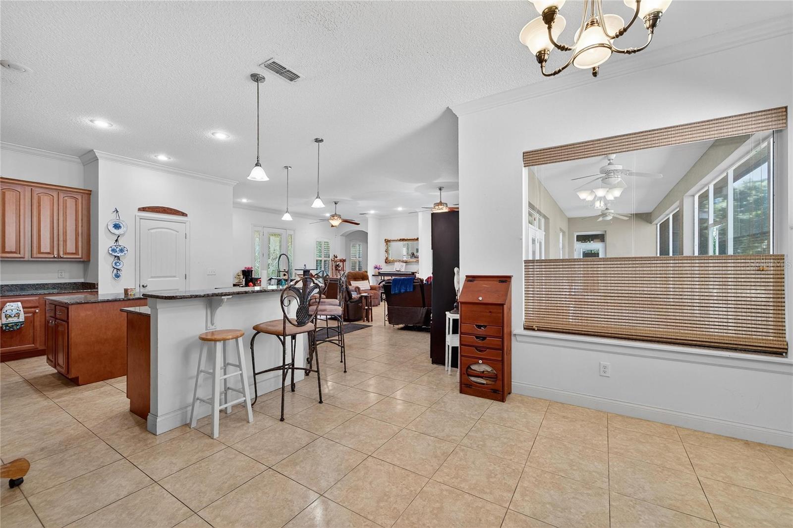 Dining at 332 Holloway Rd, Plant City