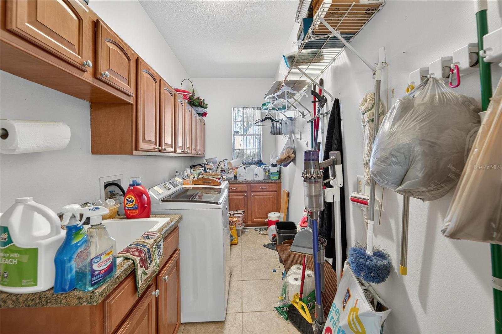 Laundry at 332 Holloway Rd, Plant City