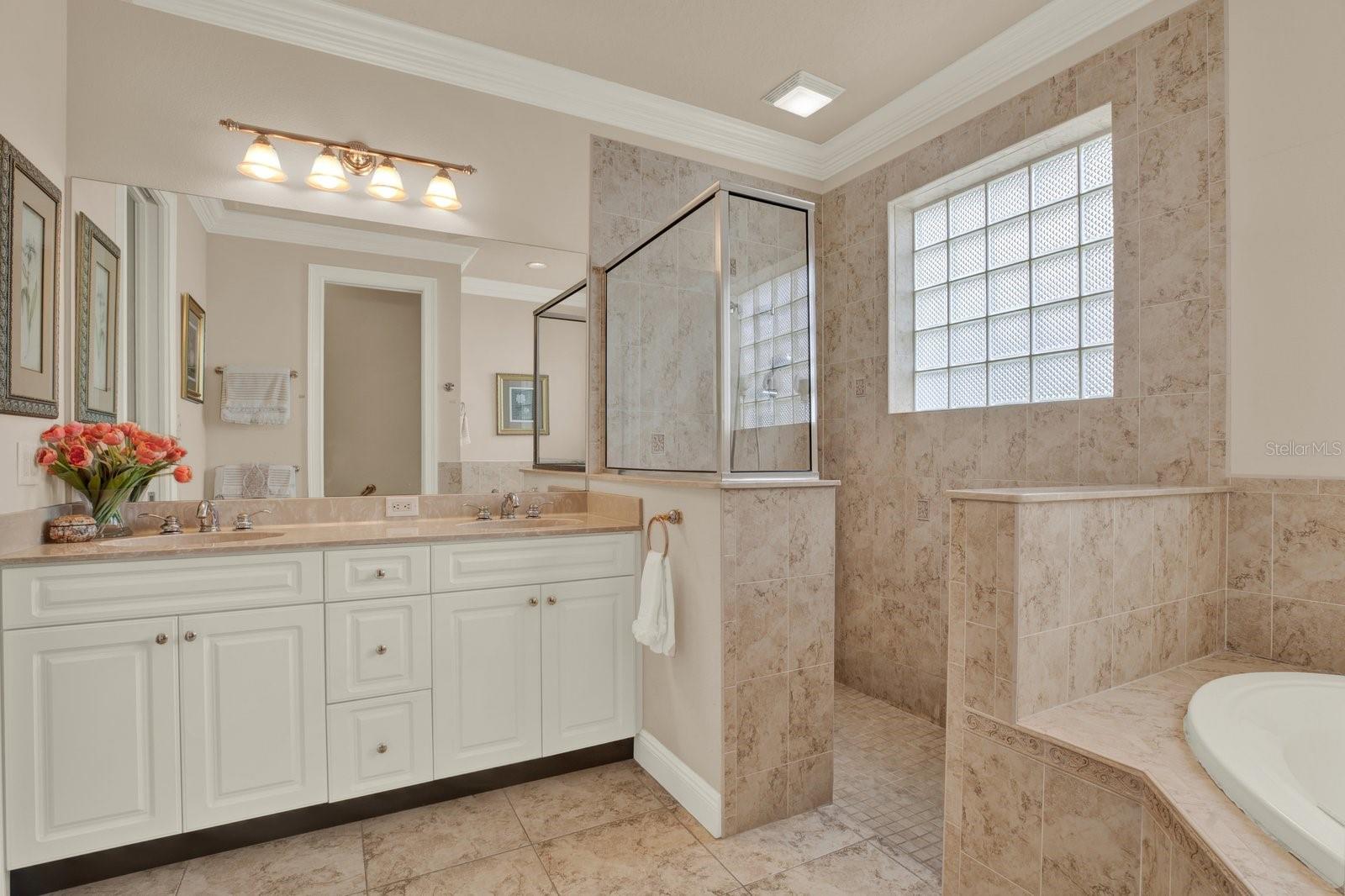 Start and end your day in a bright and well proportioned ensuite