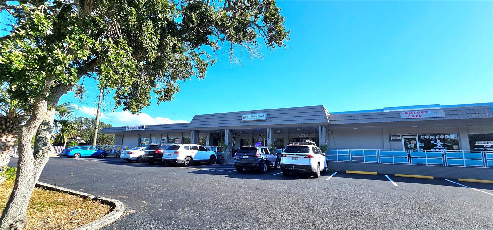 Mini shopping center with grocery  store, 2 restaurant