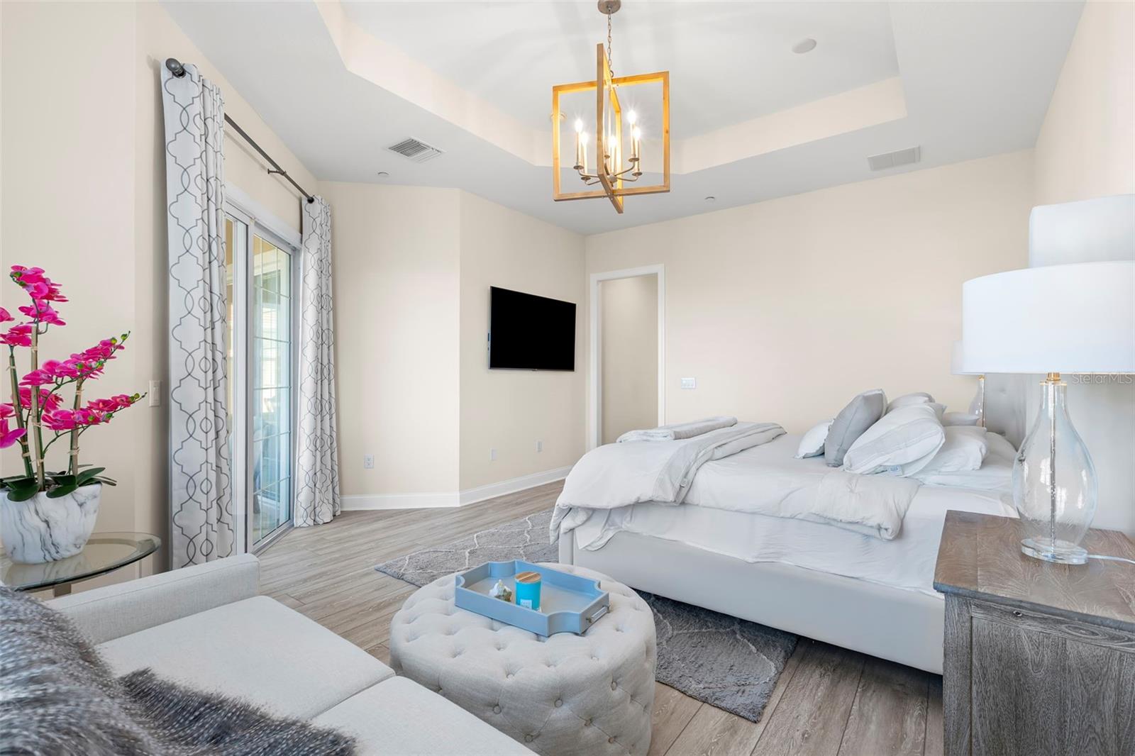 Owner's Suite sitting area.