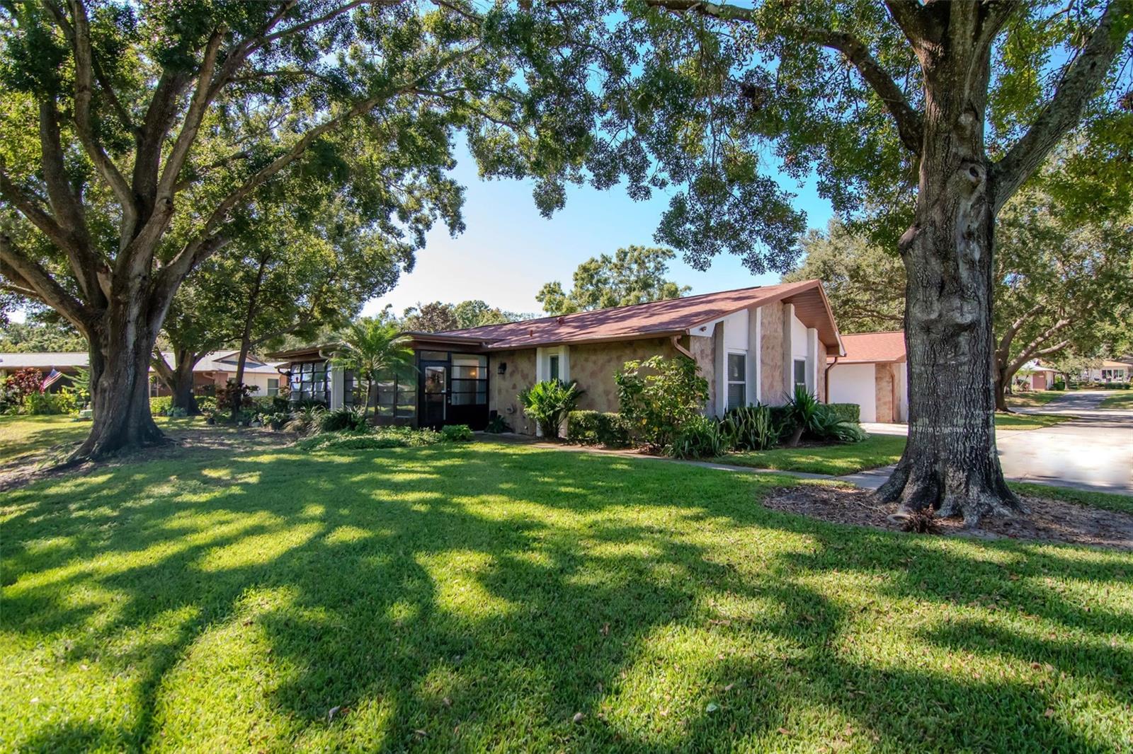 This villa has a premium view overlooking the well maintained preserved greenbelt~