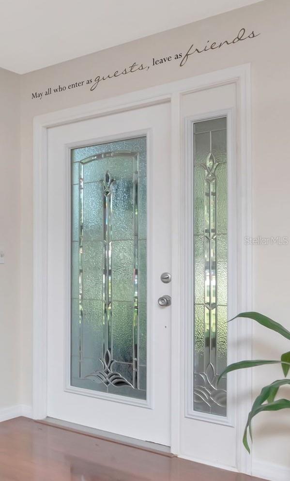 Gracious upgraded art glass door with sidelight~