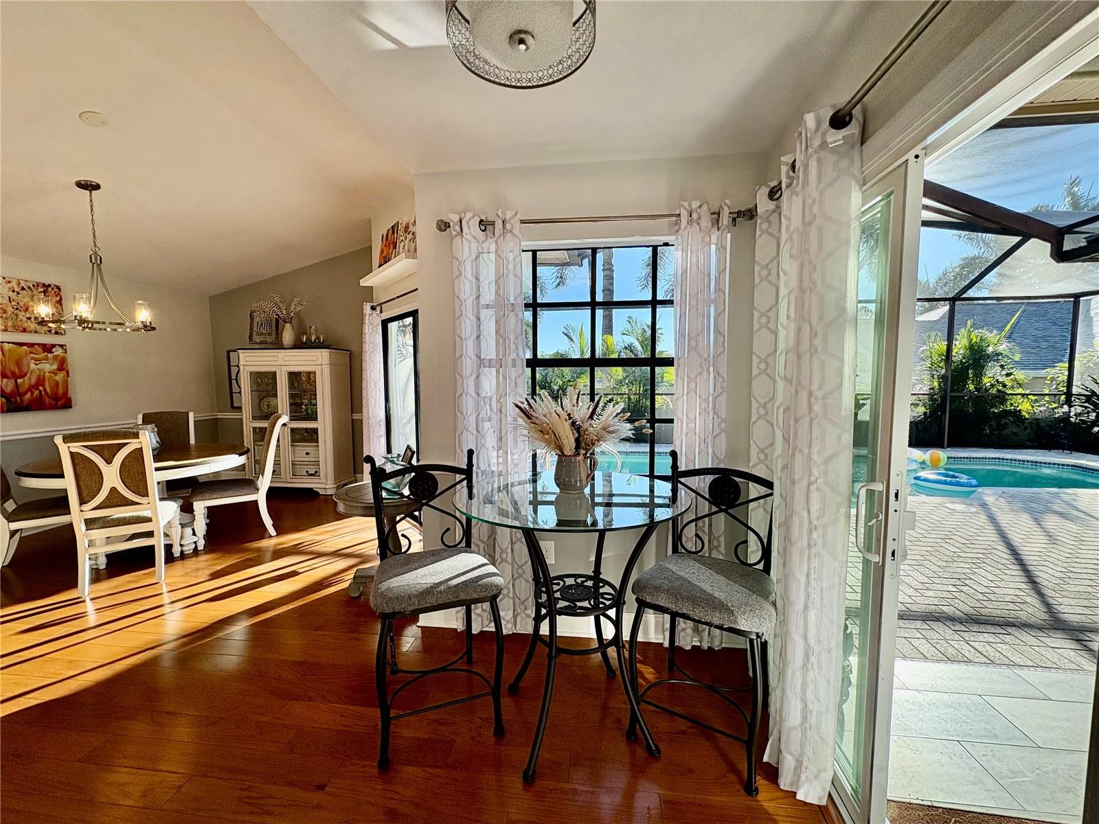 Dinette - Great natural light