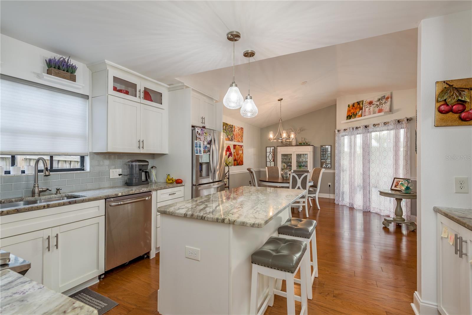 Kitchen: Island/Dishwasher view