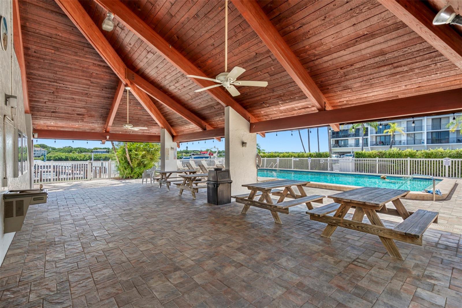 .. Sheltered Picnic Area By Pool.
