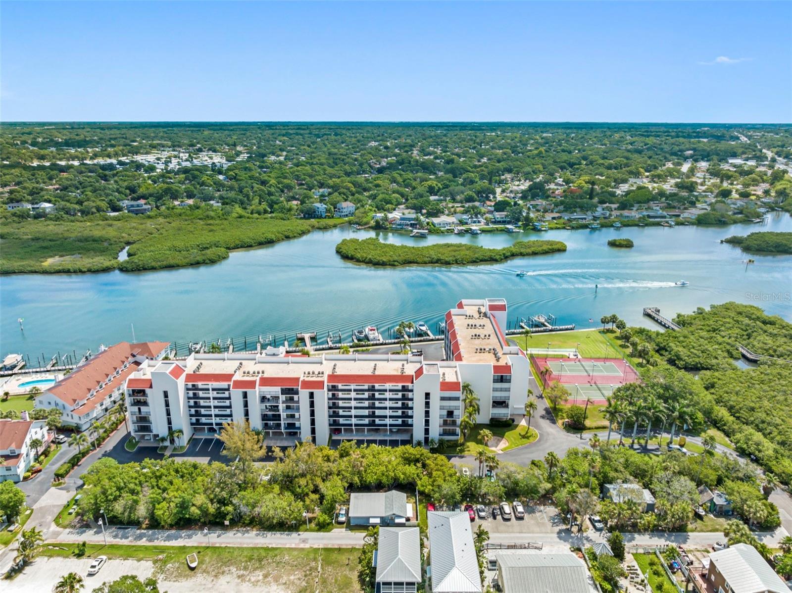 ... Vista Bay Is Platted On A Large Lot with Plenty of Guest Parking.