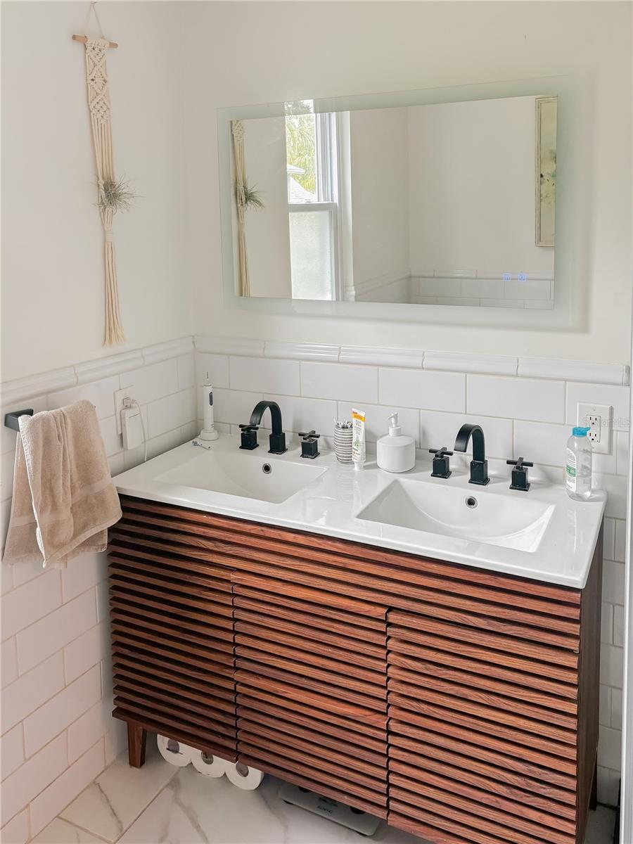 Rear house upstairs bath