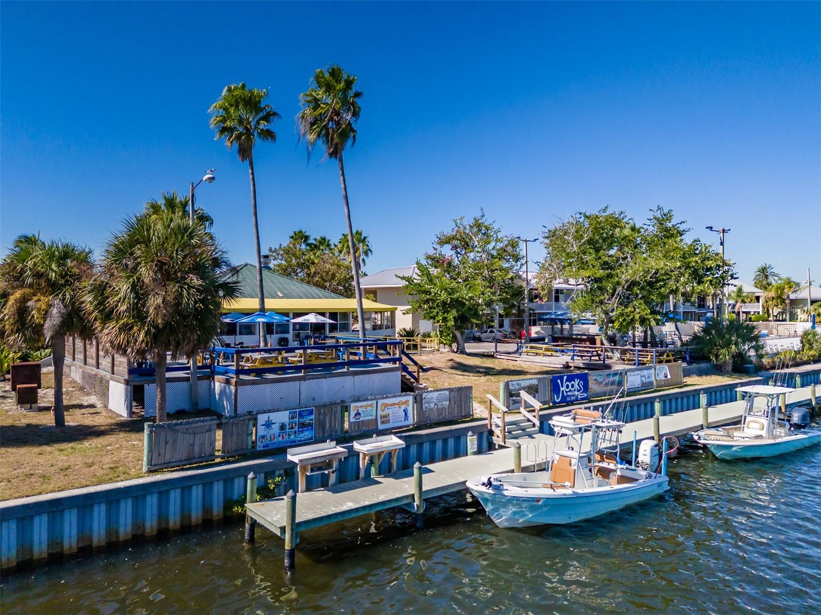 Hook's Waterfront Bar & Grill