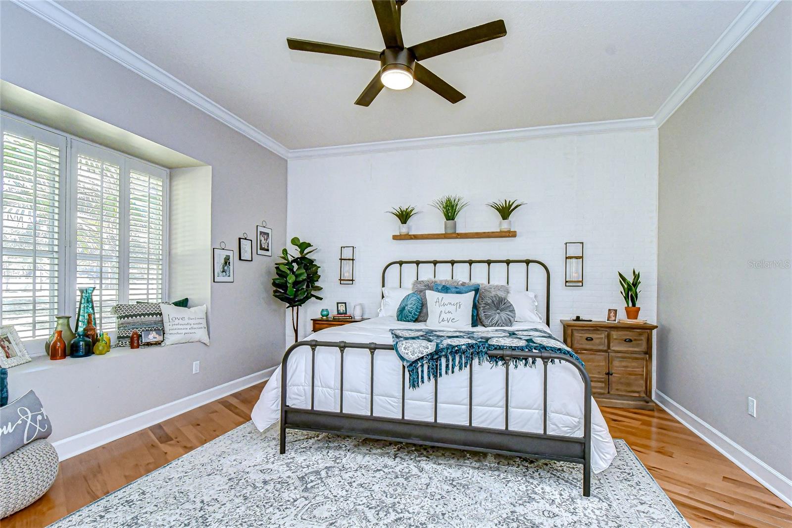 Serene primary suite with lanai access!