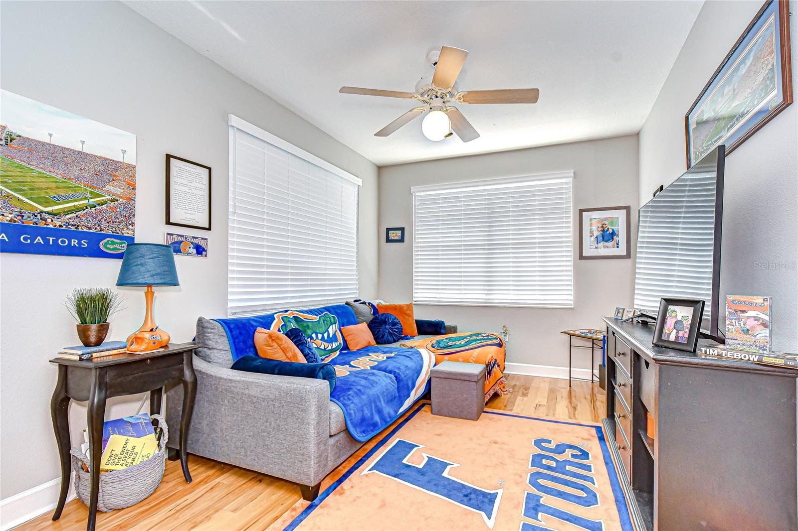 Loft doubles as 4th bedroom or versatile space!