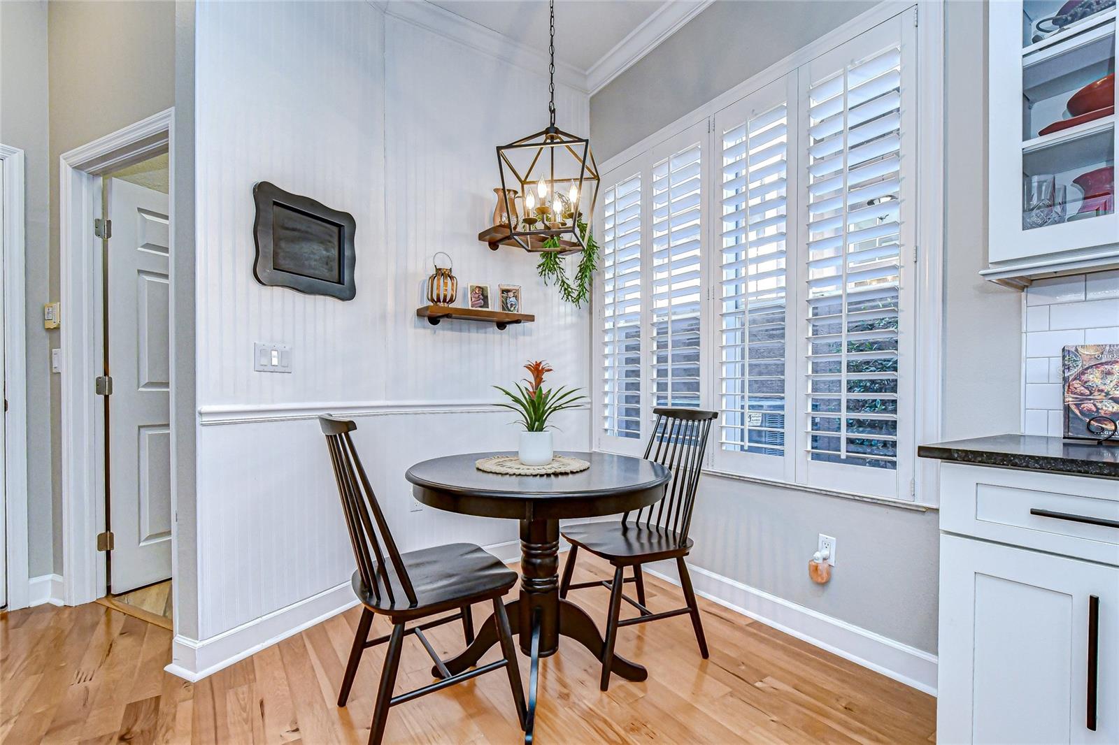 Breakfast nook with golf course views!