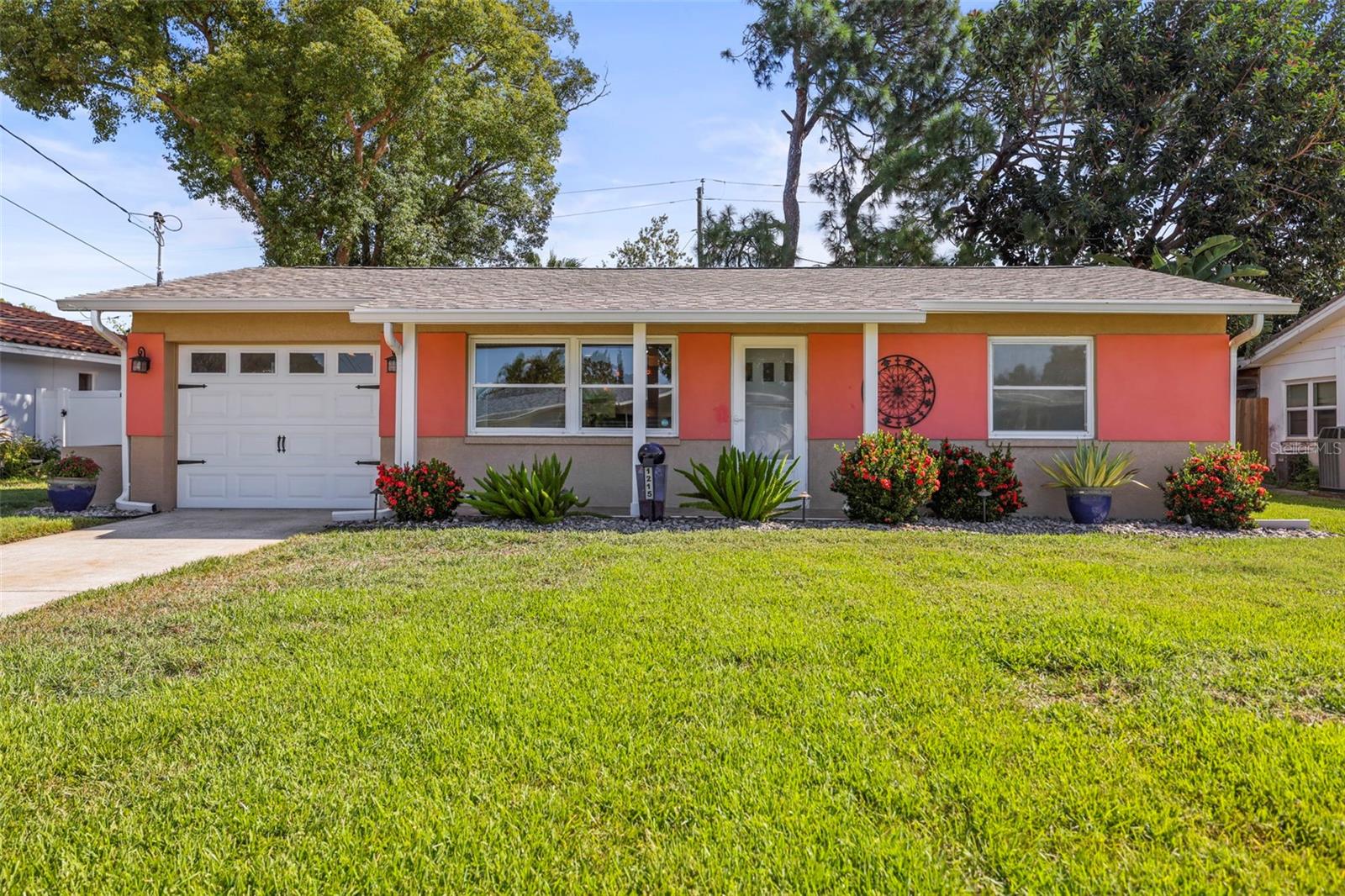 1215 Lazy Lake 2 Bedroom, ! Bath, ! Car with Bonus Room