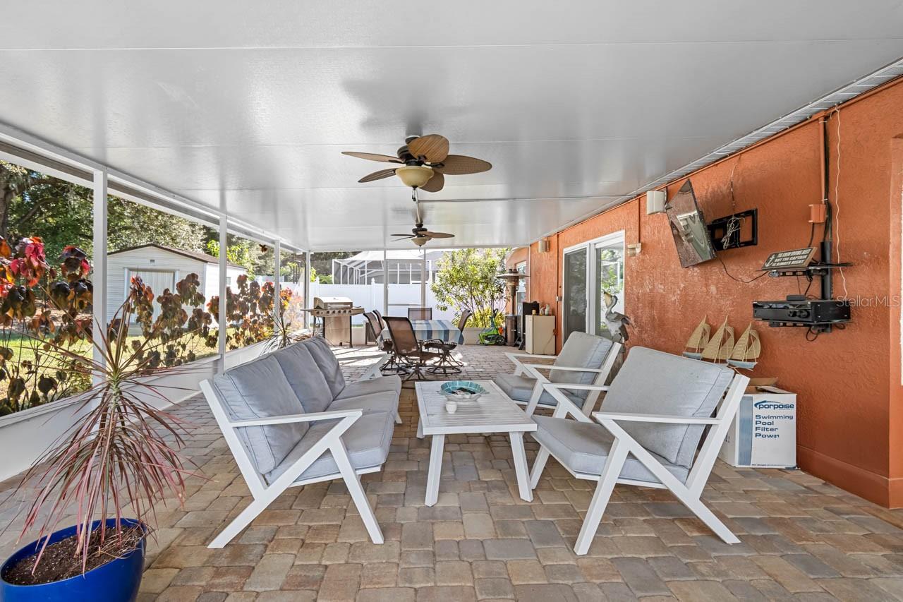 Screened in paver patio