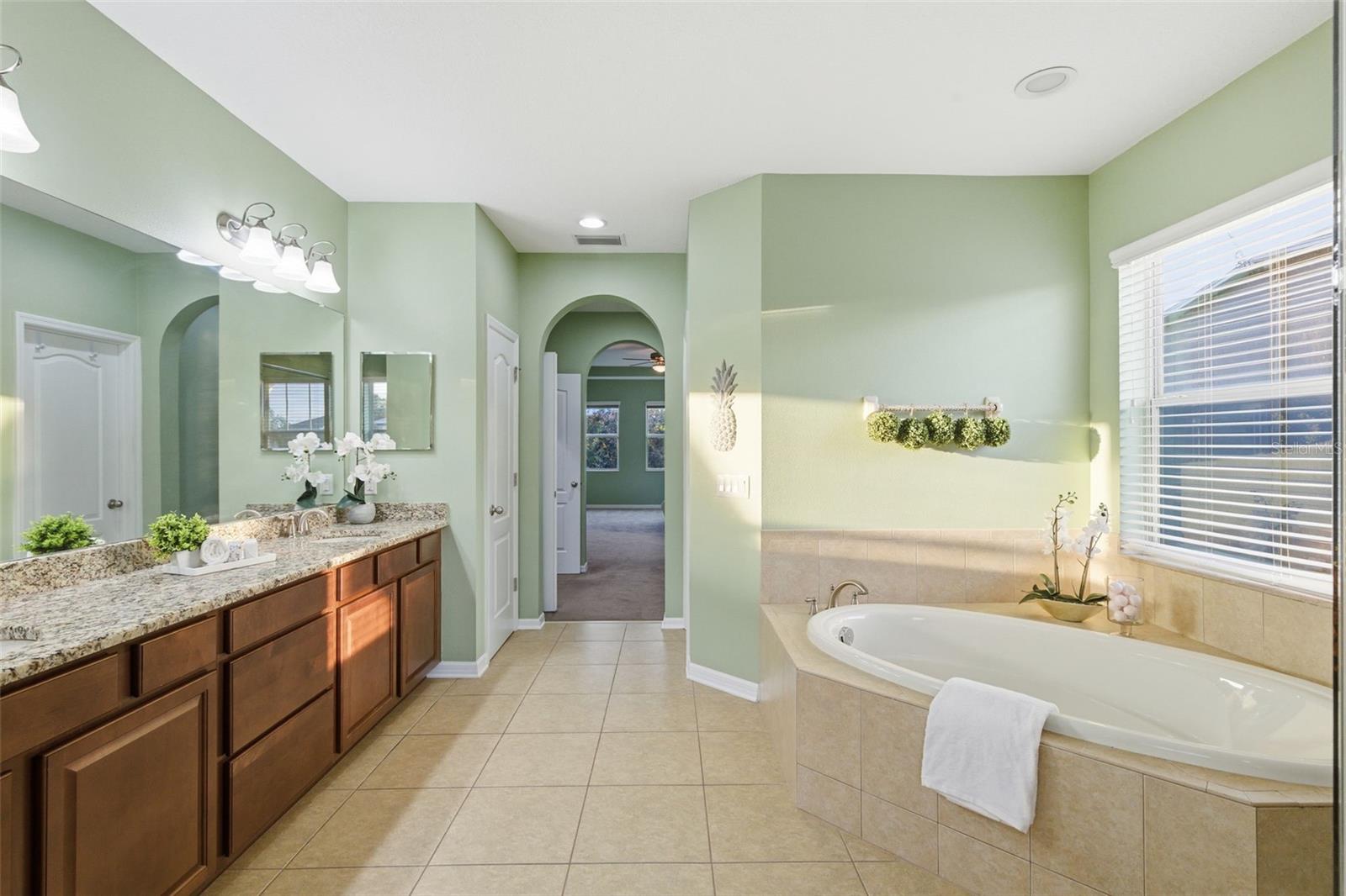 En-suite-Soaking Tub