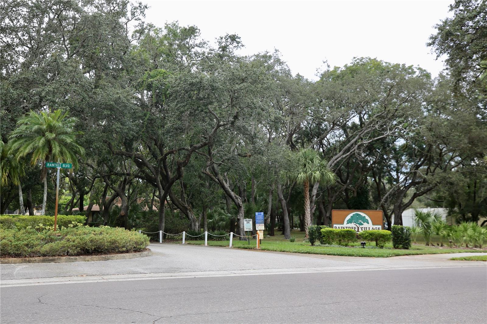 Raintree Village Entrance