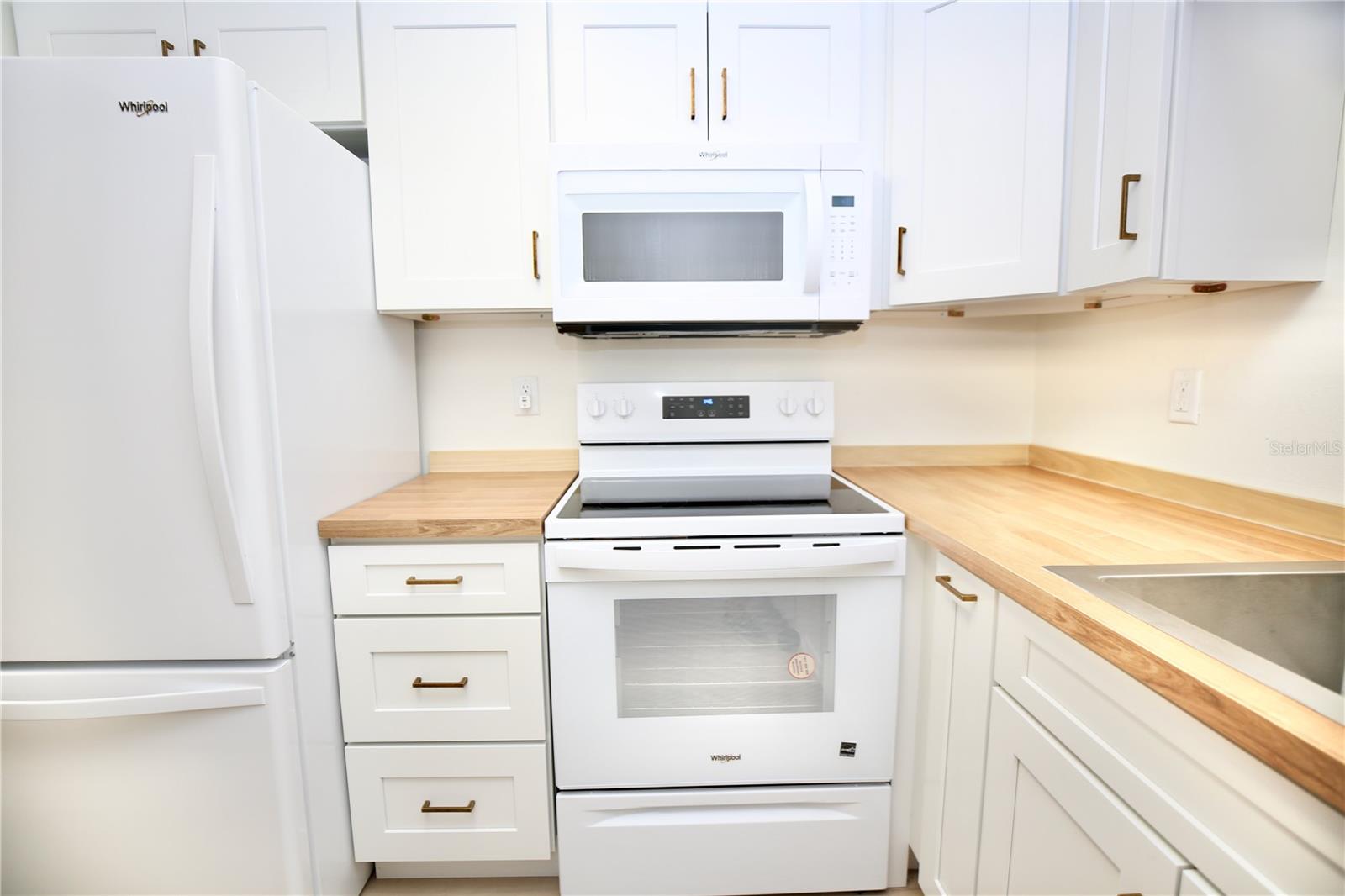 Range with Microwave