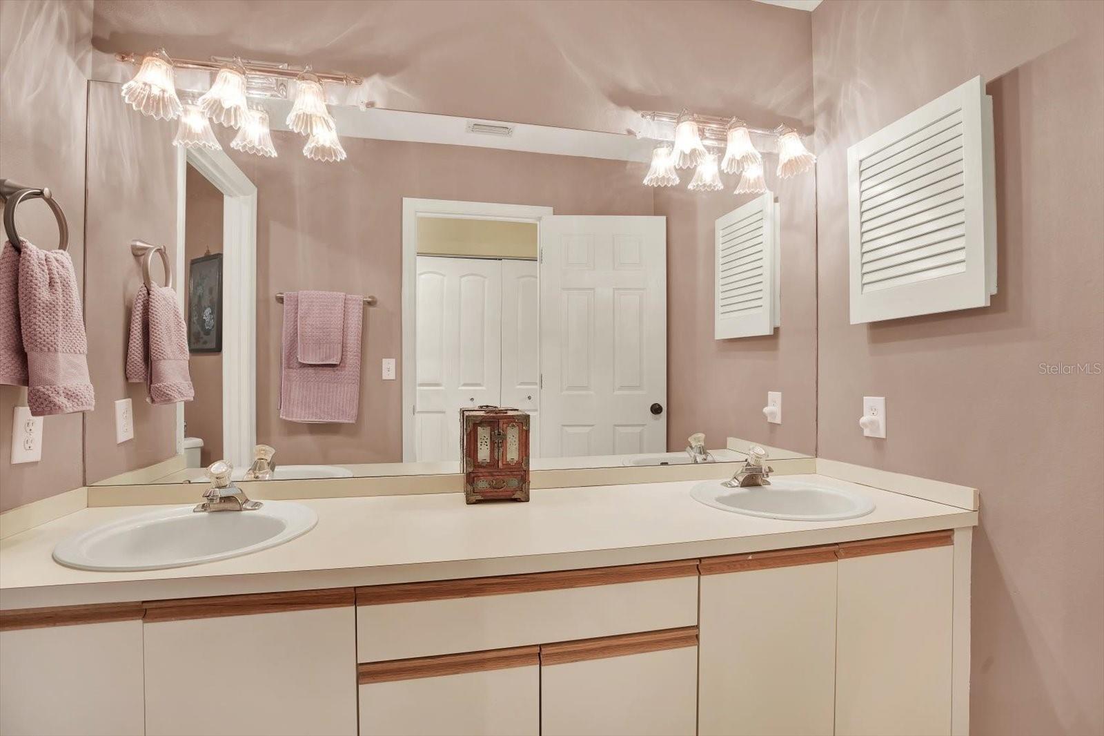 Guest Bathroom - LARGE