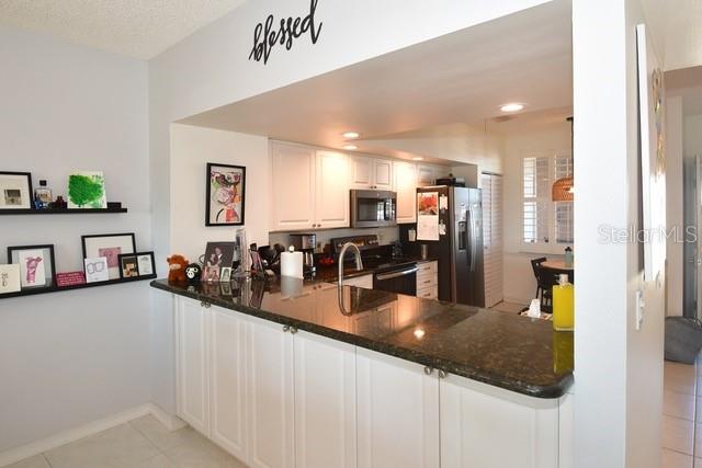 Breakfast bar separating kitchen and dining area.