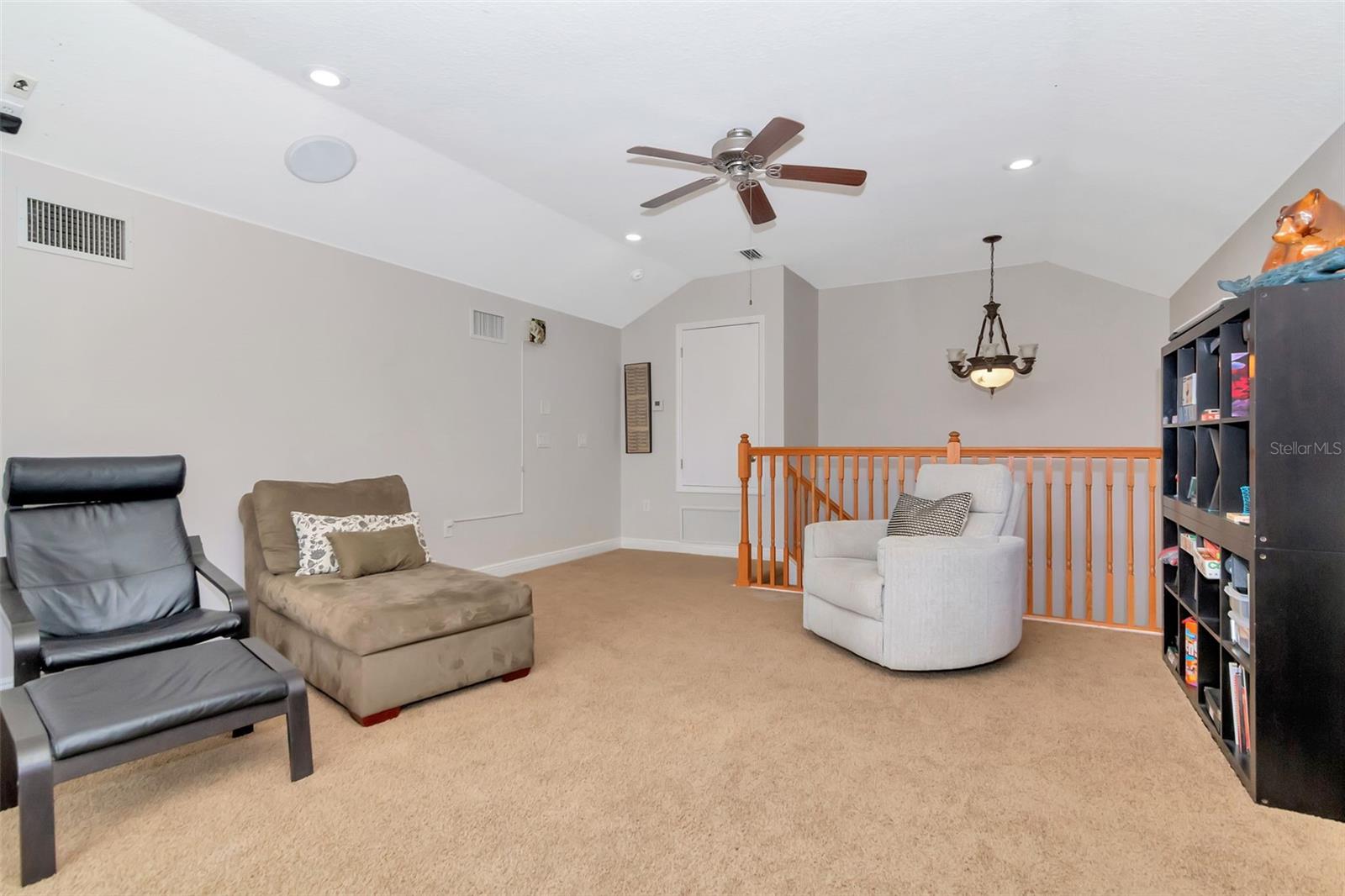 Upper Level Bonus Room