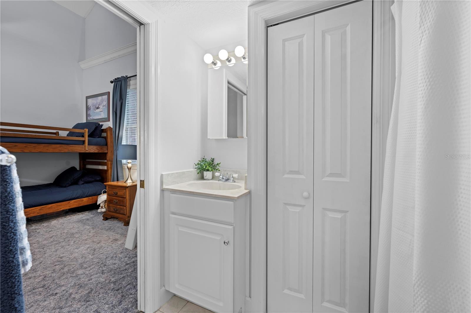 En-Suite Bathroom to Bedroom 2