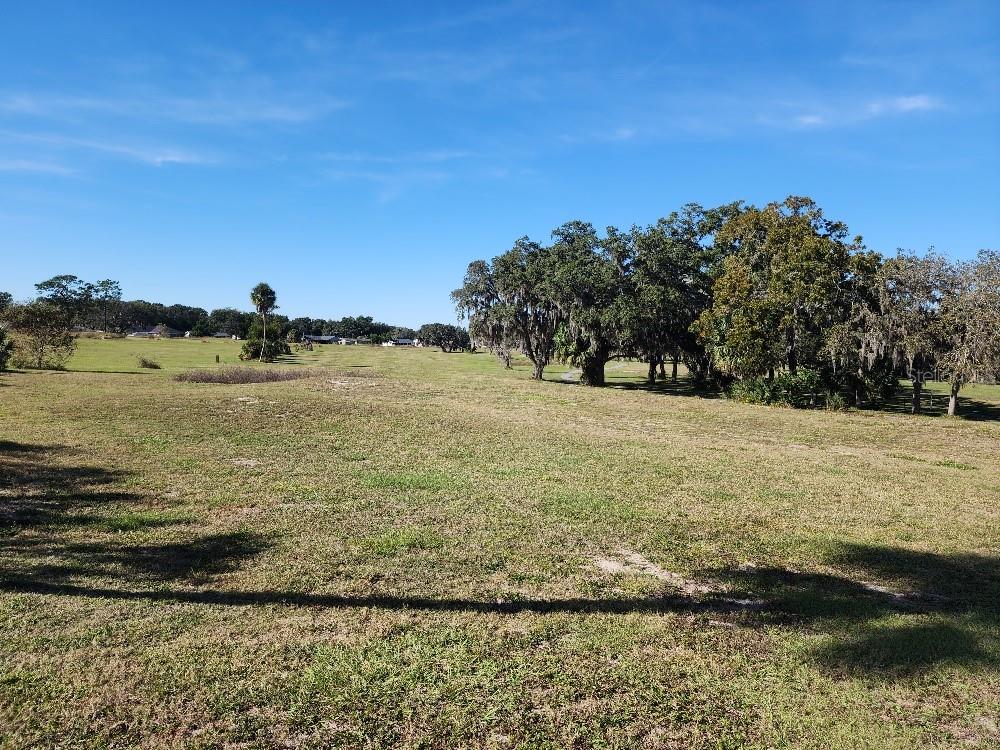 Whispering Oaks Golf & Country Club