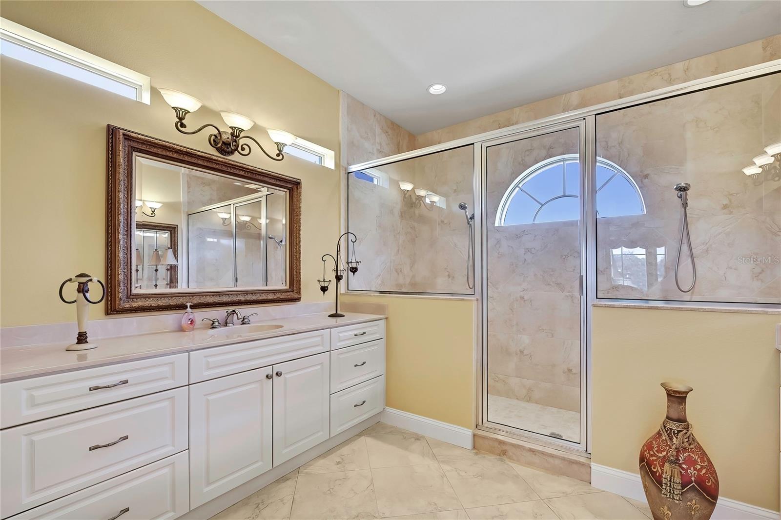 Master shower with 2 shower heads