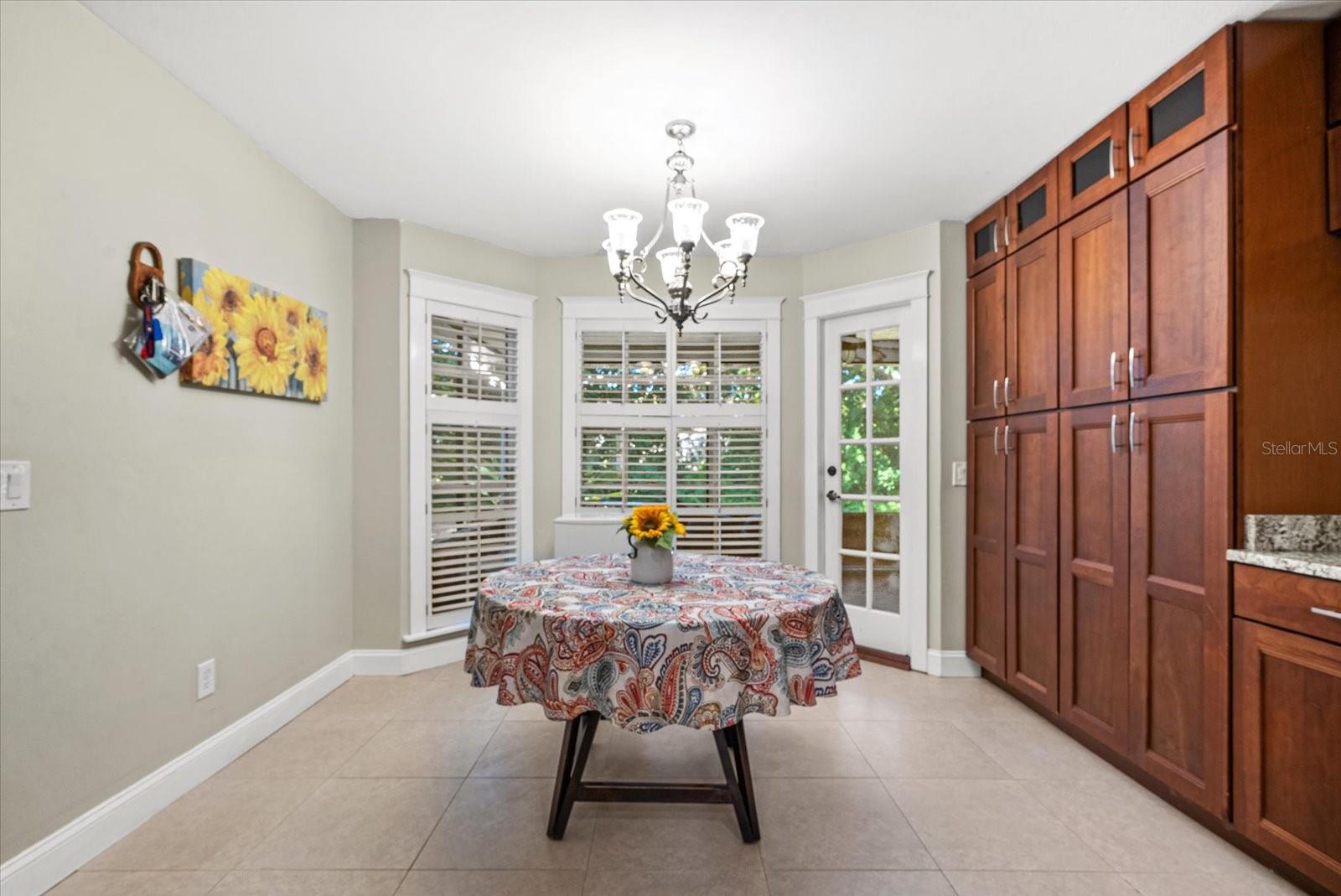 breakfast nook w additional storage/pantry