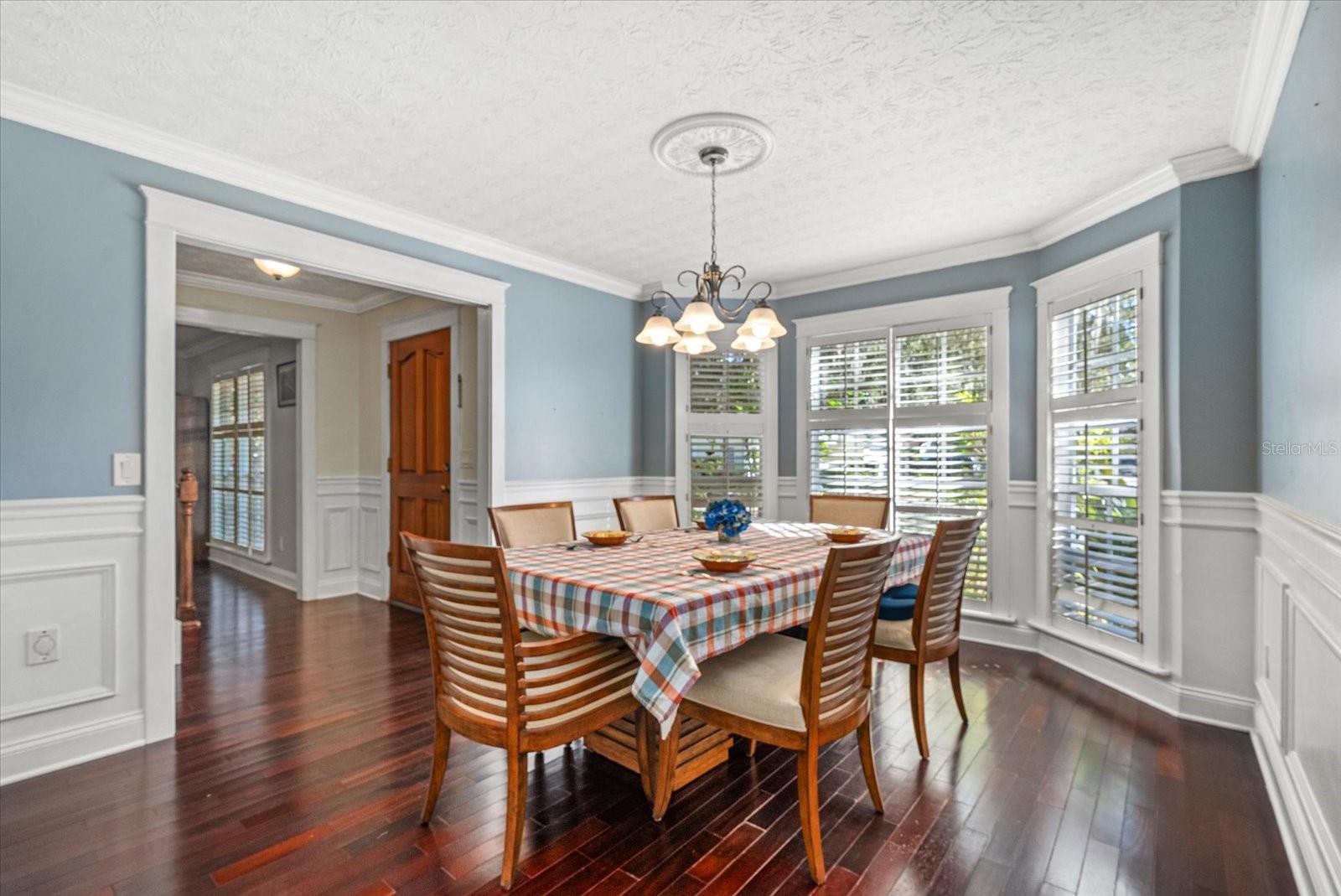 dining area/bay windows