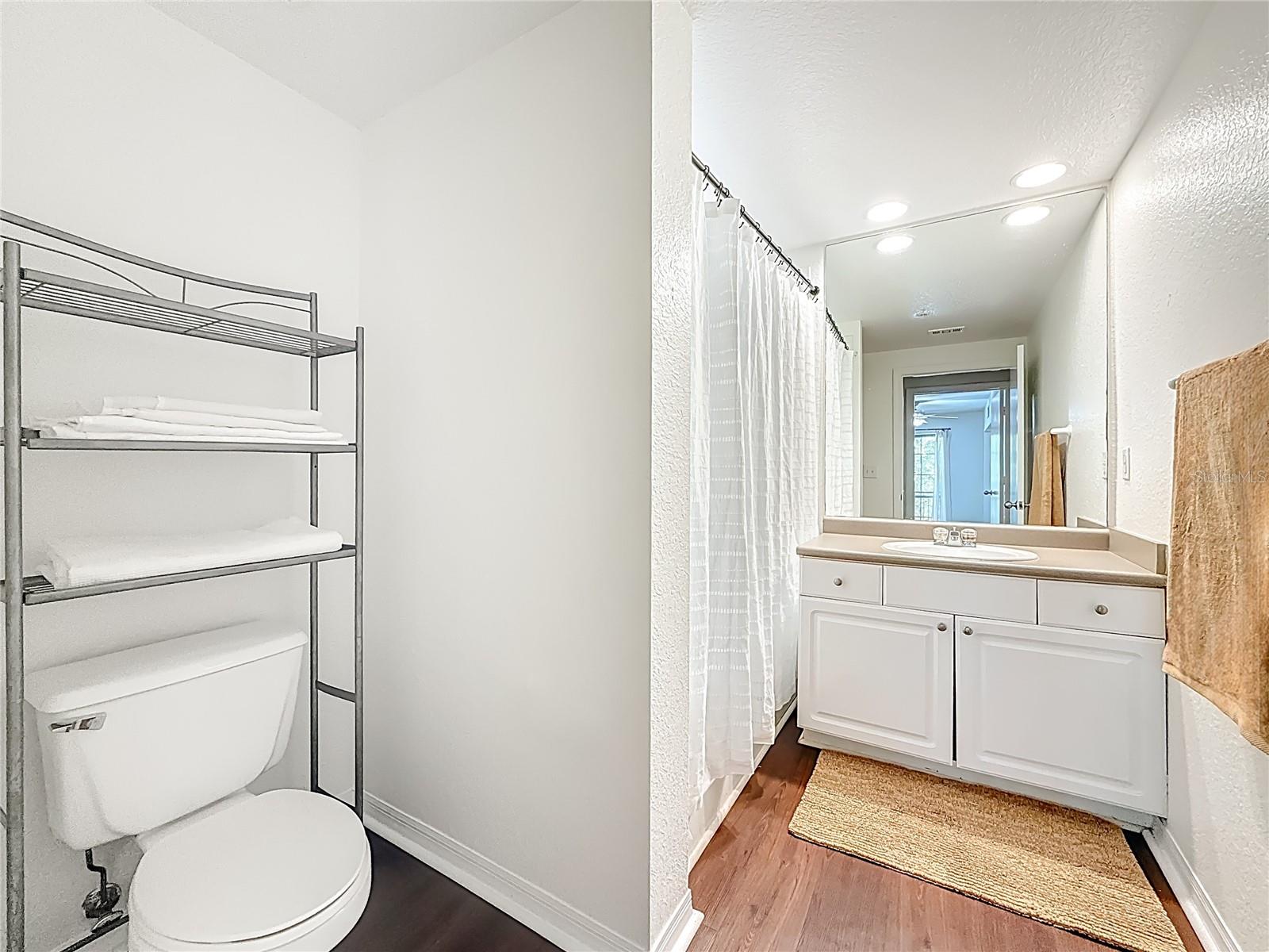 Secondary en suite bathroom