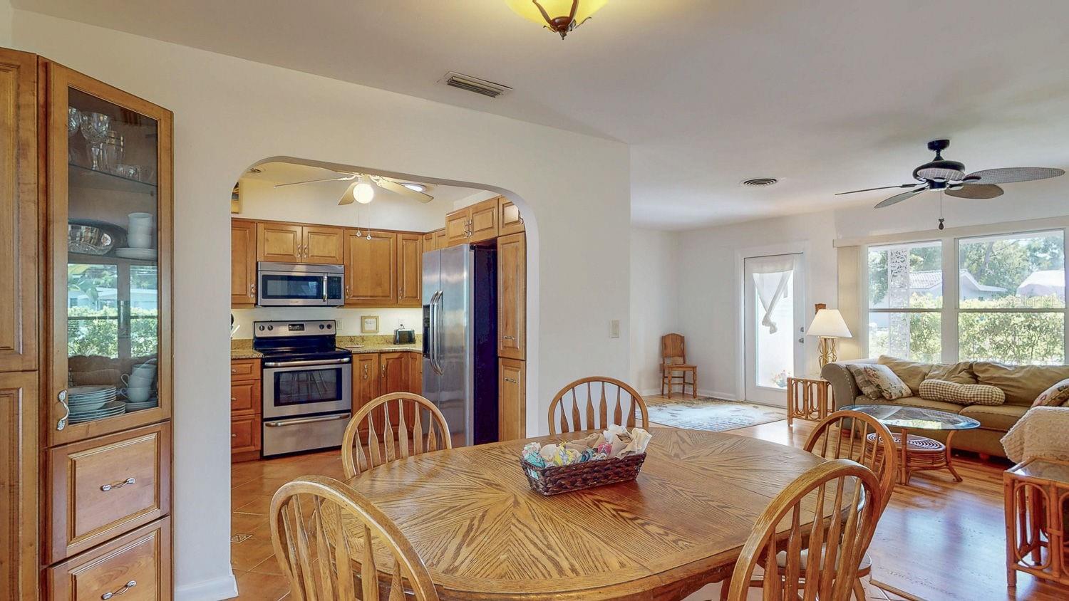 Dining room to kitchen