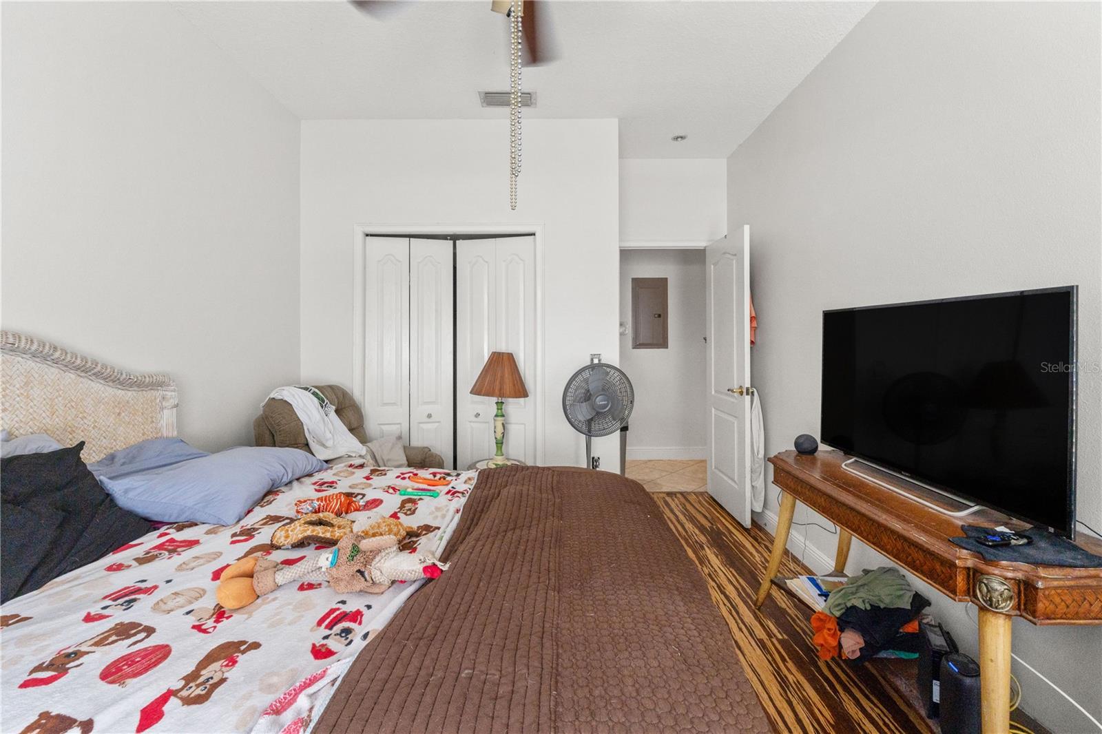 Picture of bedroom 2 in current condition