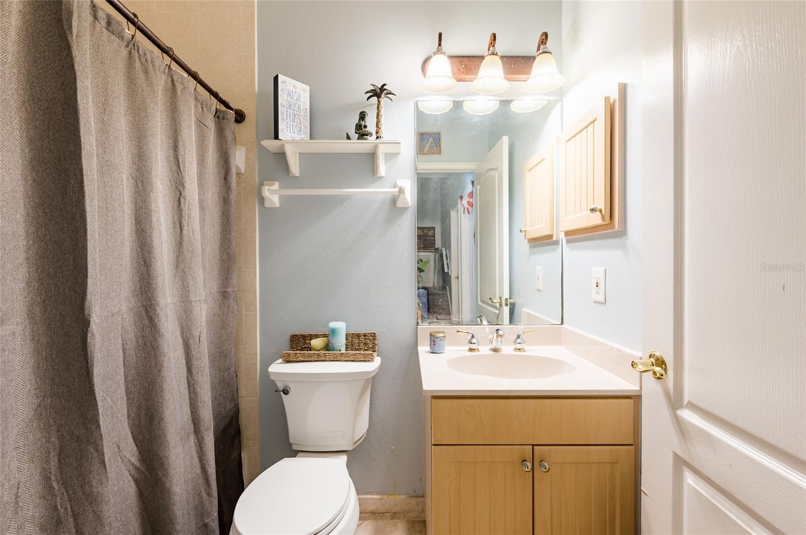 Picture of mainfloor bathroom prior to tenant move in