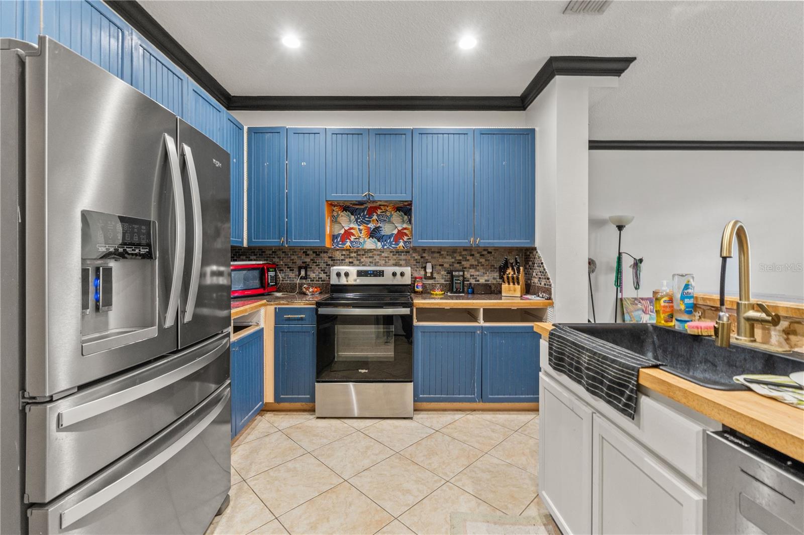 Picture of kitchen in current condition