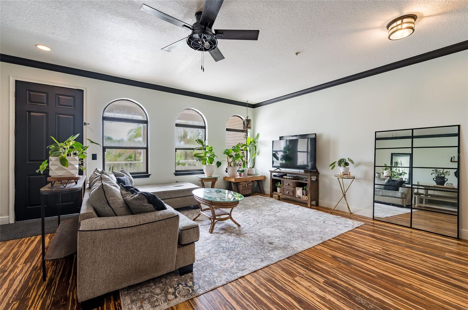 Picture of living room prior to tenant move in