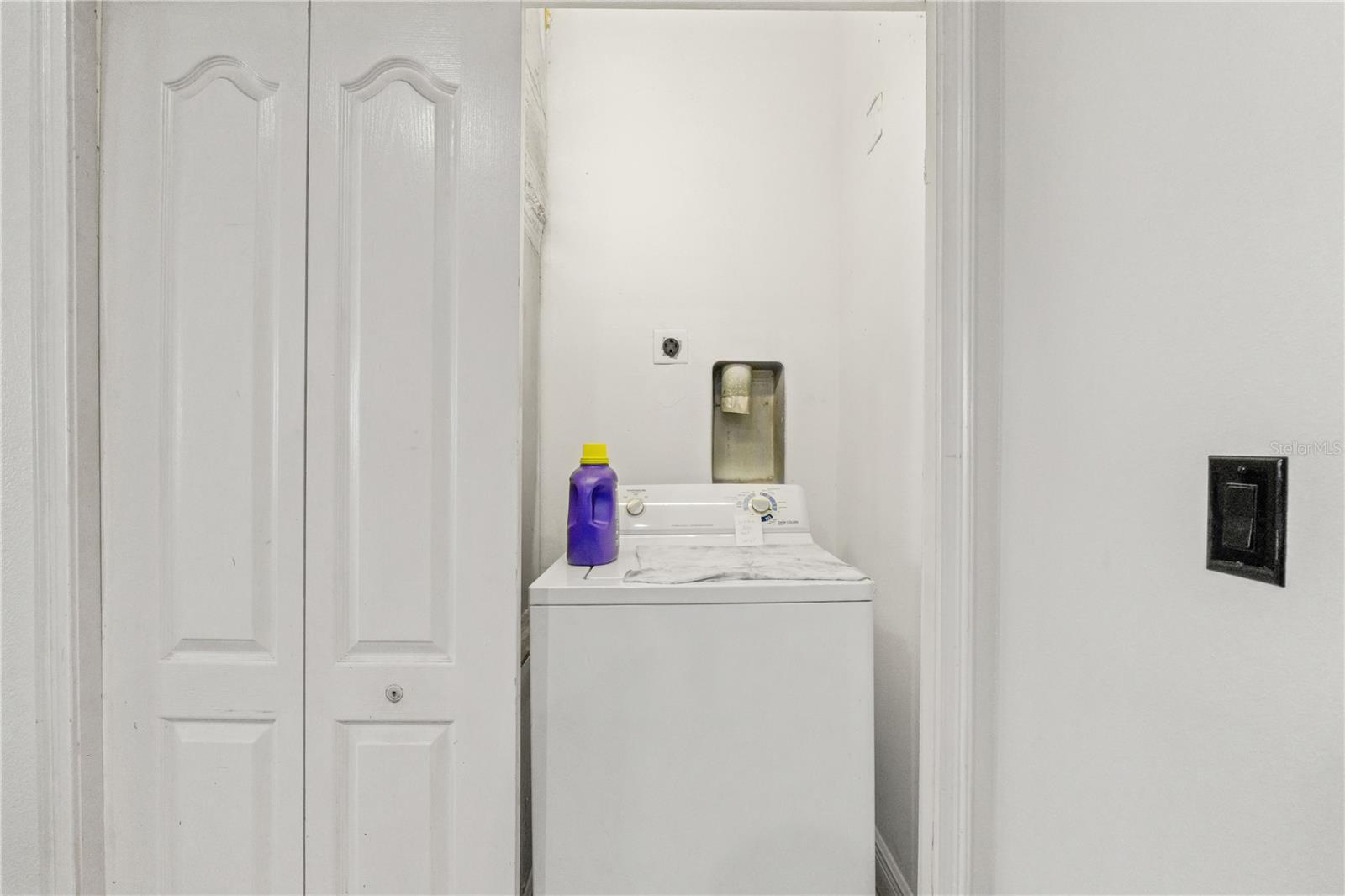 washer and dryer off the kitchen on main floor