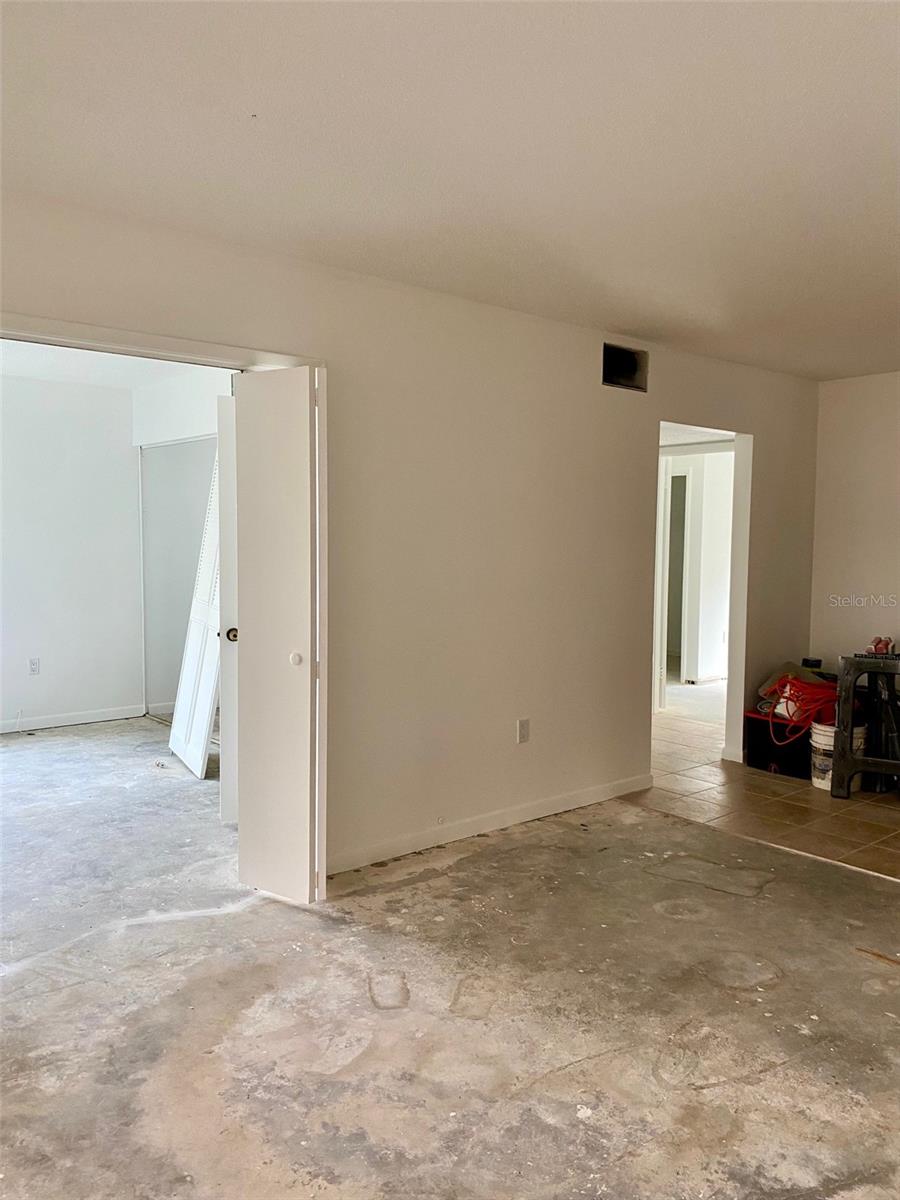 BR 2 is off the liv. rm.