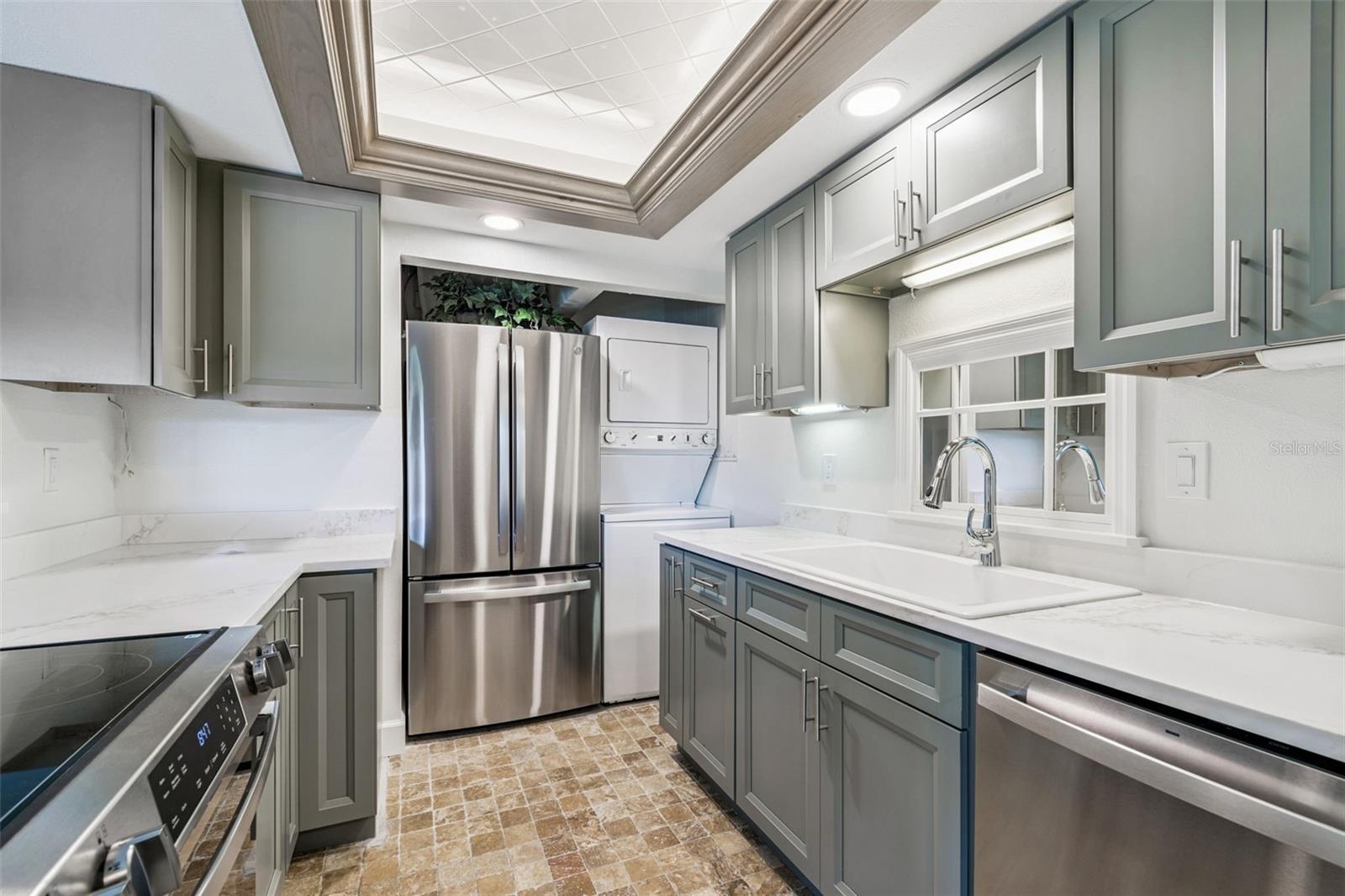 Kitchen w/NEW Cabinets, Countertops, & Appliances