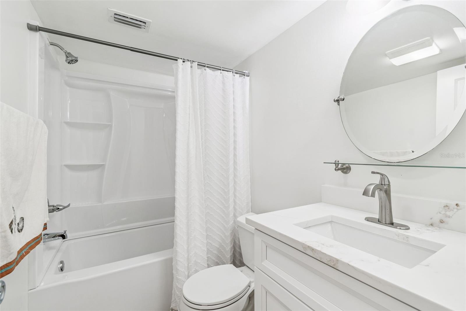 Guest Bathroom (Newly Renovated)